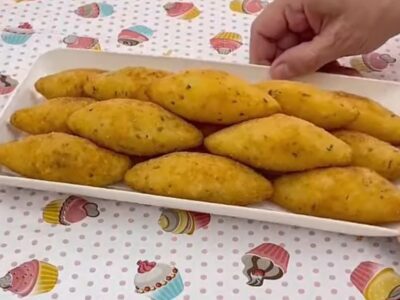Bolinhos de arroz cozidos recheados