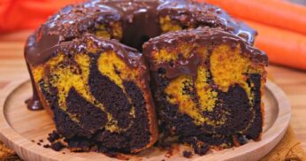 Bolo 2 em 1: Descubra o Encanto de Um Bolo Mesclado de Cenoura e Chocolate
