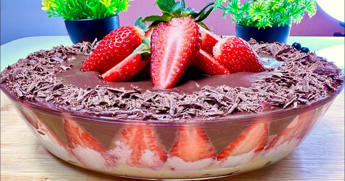  Bombom de Morango na Travessa: O Doce que Vai Conquistar Seu Coração!