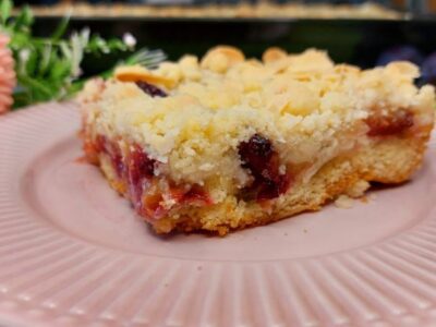 Cuca de Ameixas e Farofa