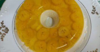 Mousse de banana com gelatina é a criatividade com o que temos à mão, uma sobremesa bonita e saborosa