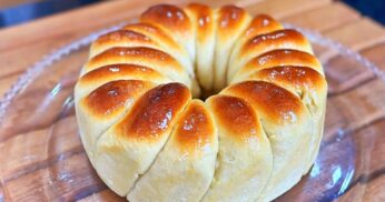 PÃO CASEIRO DOCE FÁCIL DE FAZER: NEM PRECISA SOVAR – RECEITA RÁPIDA E DELICIOSA!