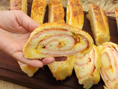 Rocambole de presunto e 2 queijos