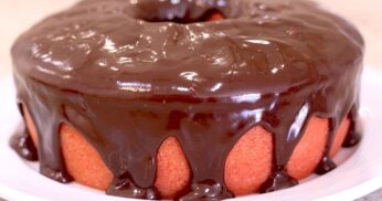 Bolo Sensação, morango e chocolate ninguém resiste a essa combinação de sabores