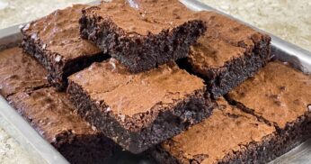 Brownie molhadinho mais fácil que existe com a textura cremosa