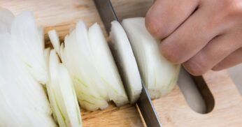 SEM LÁGRIMAS NA COZINHA: COMO CORTAR CEBOLA SEM CHORAR
