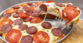 Pizza de liquidificador com fermento biológico