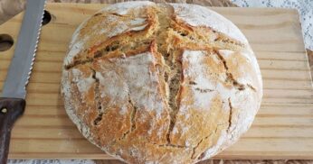 Pão caseiro de fermentação lenta sem sovar: 3 ingredientes para um sabor autêntico