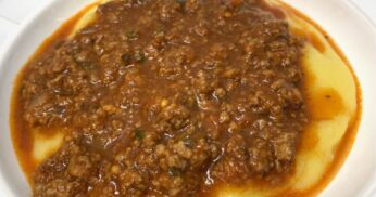 Polenta com carne moída é o sustento que satisfaz com simplicidade e riqueza de sabor