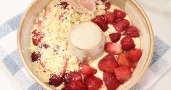 CUCA DE MORANGO FOFINHA E DELICIOSA: A MELHOR RECEITA PARA O SEU LANCHE!