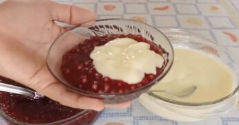 Sagu de Vinho com Creme Branco: Um Casamento Delicioso de Sabores!