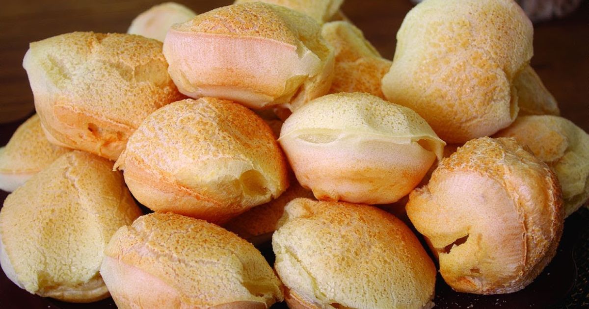  Falso pão de queijo não vai queijo e é feito no liquidificador, cresce muito e fica dourado e delicioso