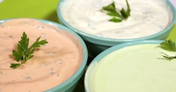 3 tipos de molhos para chuchar: molho rosê picante, molho verde de alho e molho tártaro