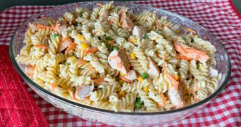 A Melhor e Mais Fácil Salada de Macarrão Que Você Já Viu: Um Triunfo de Sabor e Facilidade
