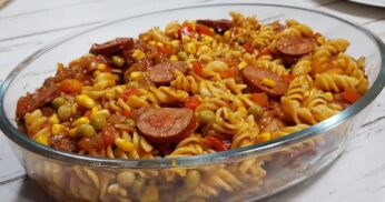 Almoço/Jantar Rápido e Fácil para Sua Família: Macarrão com Linguiça em um Molho Delicioso!