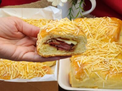 Enroladinho de Linguiça com Cebola Caramelizada Uma Adição Imperdível ao Seu Menu