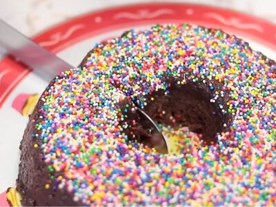 Especial Dia das Crianças Bolo de Brigadeiro de Micro ondas Fácil, Rápido e Com Cobertura Inclusa!