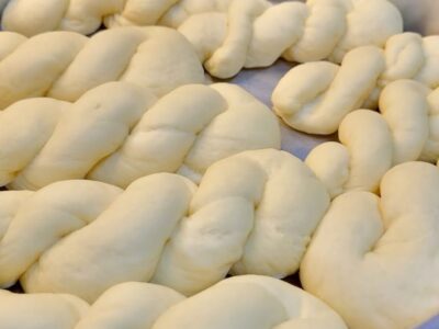 Faça Faça Rosquinhas Doces com Creme Incrível e Deixe a Padaria Para Trás!