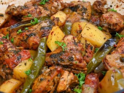 Frango e Batata Assada Um Jantar Simples e Delicioso em Poucos Passos!