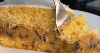 O Clássico Bolo de Doce de Leite com Ameixa Que Vai Virar a Estrela de Qualquer Ocasião