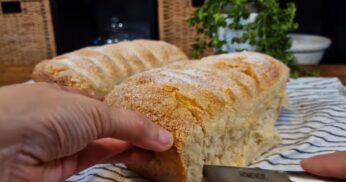 Pão Caseiro Doce Fofinho com Casquinha: Delícia Irresistível!