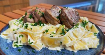 Surpreenda com Macarrão Pappardelle ao Molho de Parmesão e Filé Mignon!
