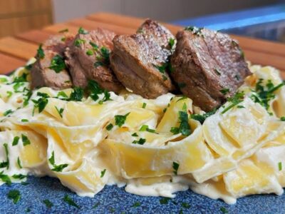 Surpreenda com Macarrão Pappardelle ao Molho de Parmesão e Filé Mignon!