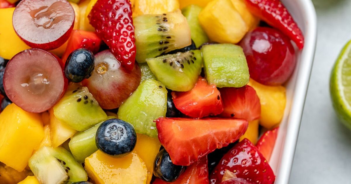 Como fazer salada de frutas simples
