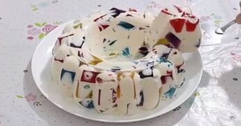 Gelatina Colorida com Pudim: Uma Sobremesa Rápida e Saborosa