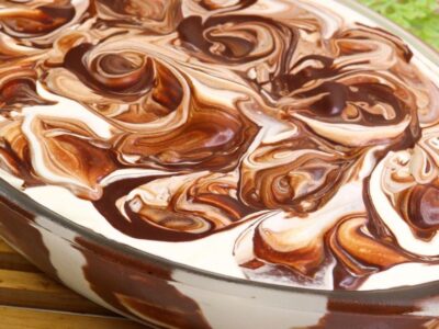Mousse de Ninho Trufada na Travessa Sobremesa Cremosa com Apenas 5 Ingredientes
