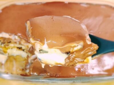 Pavetone de Creme de Chocolate Branco na Travessa Sobremesa Festiva e Irresistível