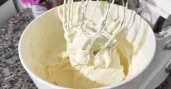 Receita de Chantininho que não derrete, aprenda a preparar esse delicioso creme para confeitar bolos e cupcakes de forma prática e duradoura