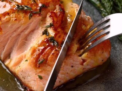 Salmão ao Molho Agridoce com Aspargos Uma Refeição Elegante e Saborosa