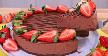 Torta Mousse Chocolatuda com Morango: Uma Sobremesa Sem Gelatina e Irresistível