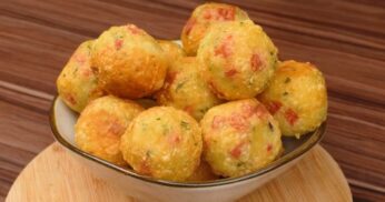 Bolinho de batata com salsicha é um salgado econômico em valor mas rico em sabor