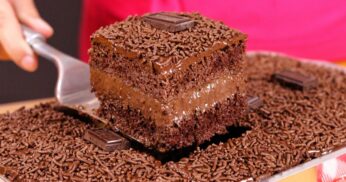 O bolo de chocolate que vai entrar no seu top 1! Massa e recheio tudo no liquidificador
