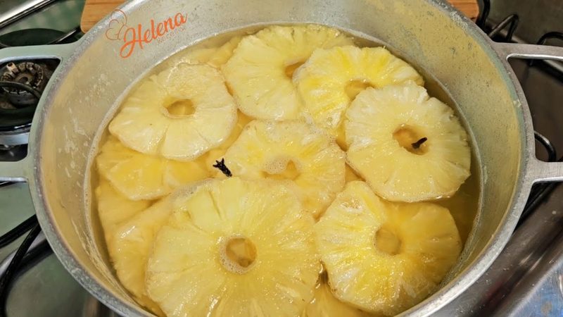Abacaxi em Calda