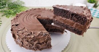Torta Chocólatra – Bolo Recheado Fácil De Chocolate Com Massa De Liquidificador