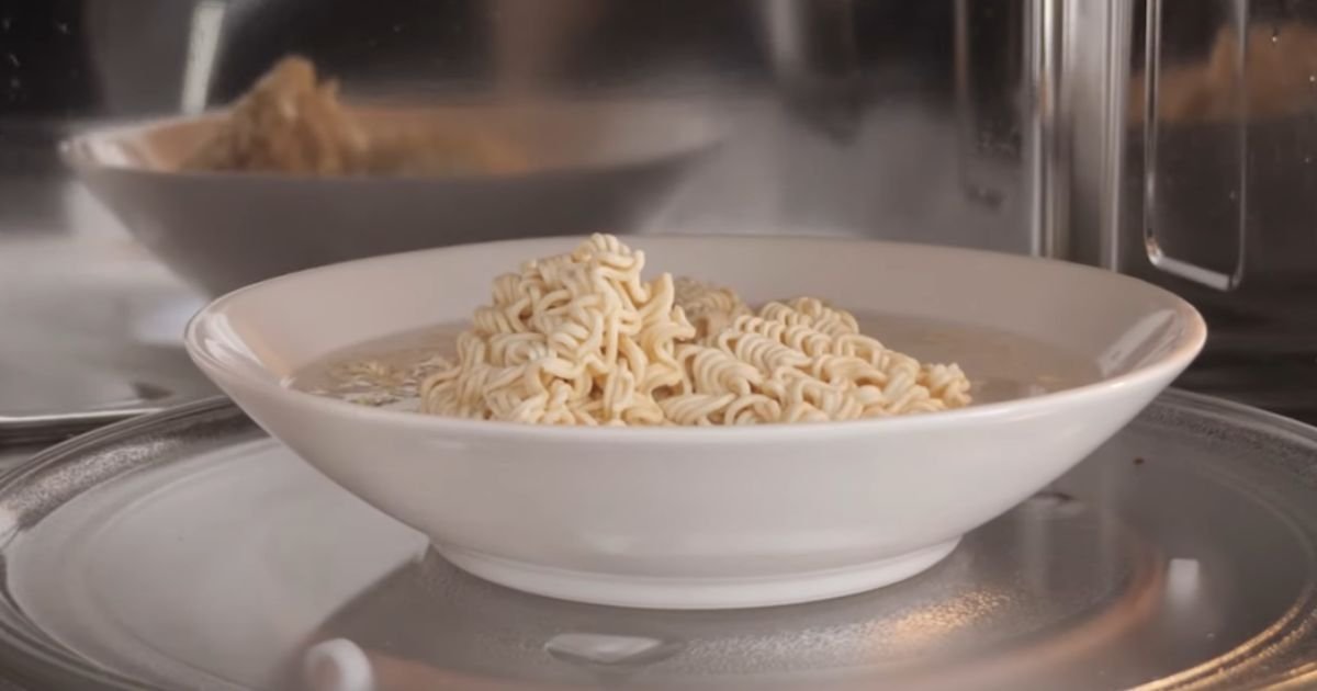 cozinhar miojo microondas